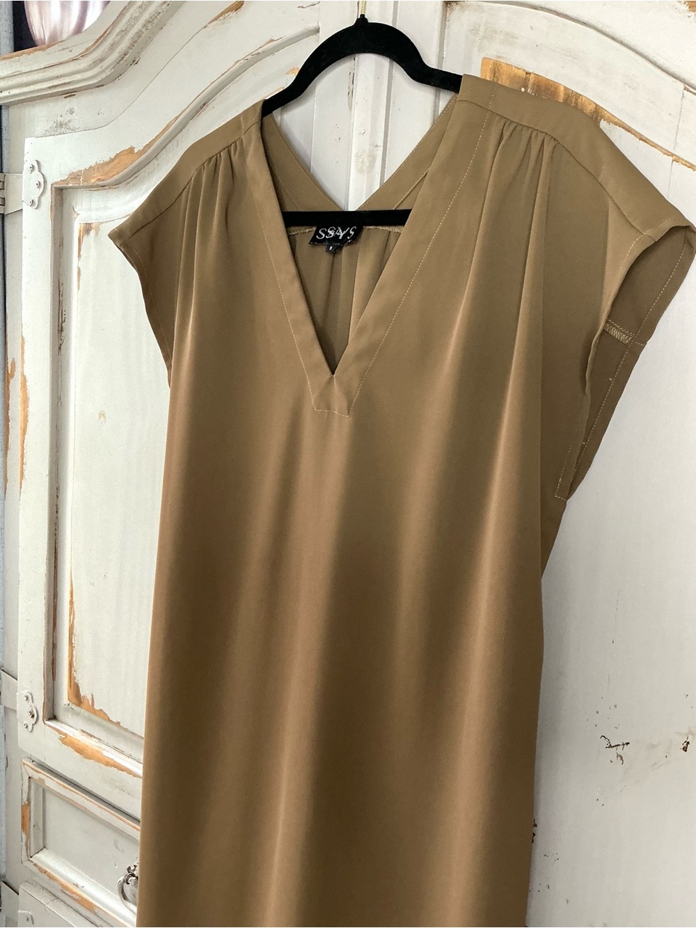 SSYS The Label | Light Mocha Midi Shift Dress V Neck Cap Sleeve Minimalist Small - Picture 4 of 10